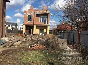 Цегляна кладка 7 куб. третій поверх