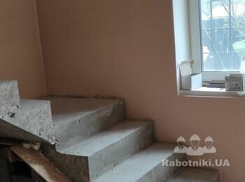 Обшить лестницу на второй этаж
