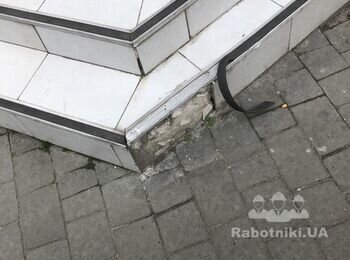 Положить плитку на лестницу