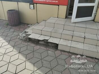 Ремонт облицювання ганку з кахельної плитки