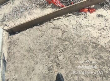 Заливка отмостки, планировка участка