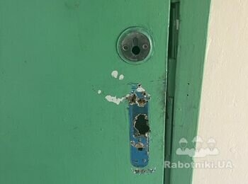 Заміна загальних дверей на поверсі