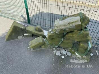 Відреставрувати декорацію з гіпсової ліпнини