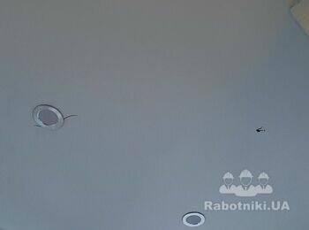 Ремонт натяжного потолка.