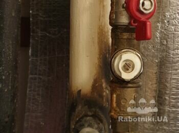 Заміна отводу на стояку горячої води у квартирі