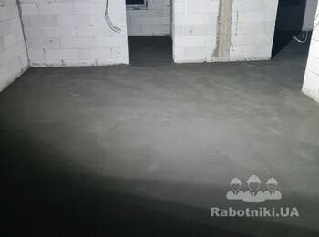Плитка на пол и на стены.