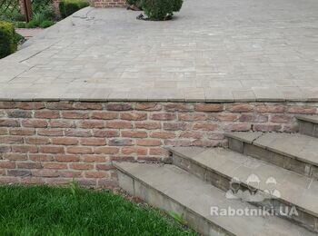 Ремонт доріжок з (перекладка піщанику) навколо будинку