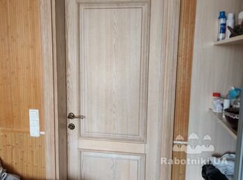 Двері міжкімнатні дерев'яні або шпоновані білений ясен
