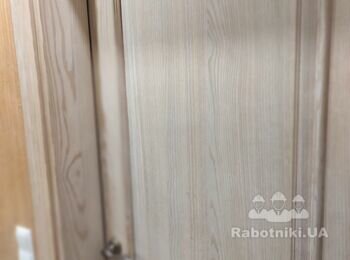 Двері міжкімнатні дерев'яні або шпоновані білений ясен