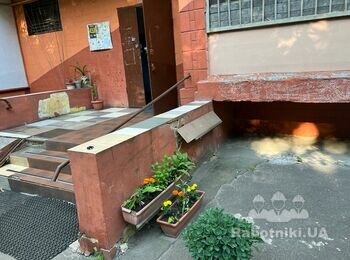 Облаштування вхідної групи багатоквартирного будинку