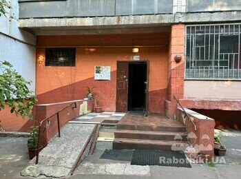 Облаштування вхідної групи багатоквартирного будинку