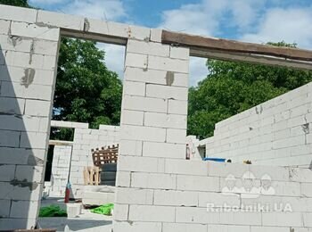 Майстер для заливки армопоясу.
