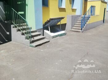 Демонтаж старых перил, зачистка от ржавчины и покраскаических лестниц
