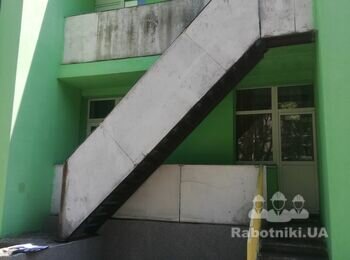 Демонтаж старых перил, зачистка от ржавчины и покраскаических лестниц