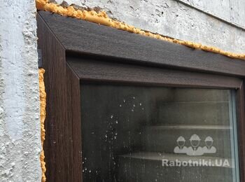 Штукатурка і шпаклівка гаражного проєму, вирівнювання відкосів вікна