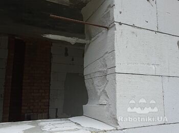 Штукатурка і шпаклівка гаражного проєму, вирівнювання відкосів вікна