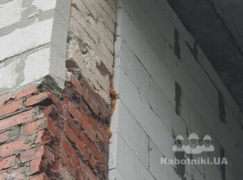 Штукатурка і шпаклівка гаражного проєму, вирівнювання відкосів вікна