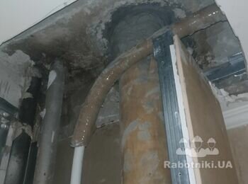 Зашити трубу та обложити плиткою