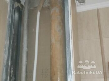 Зашити трубу та обложити плиткою