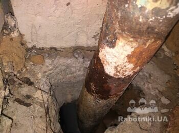 Ремонот водопровідної труби