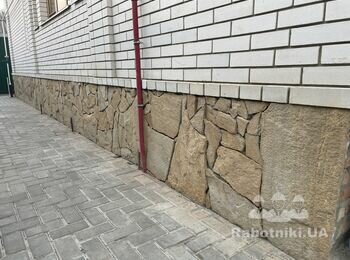 Заделка швов песчаника на цоколь нового дома