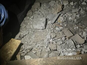 Знести сміття з низького чардаку і скласти в мішки