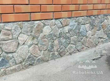 Фундамент для забору з каміння