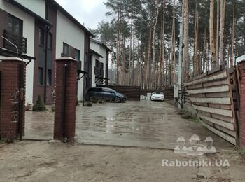 Звести 3 цегляні стовпчики для воріт