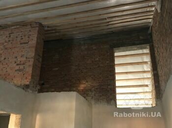 Монтаж міжетажного перекриття з дерева в квартирі-мансарді 21кв.м.