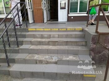 Укладання плитки на ступені