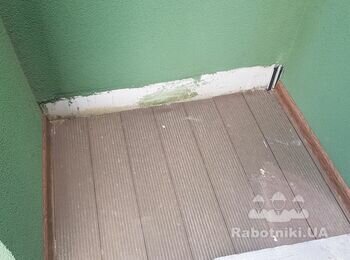 Изготовить плинтуса из кровельной стали и установить