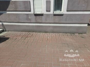 Укладання тротуарної плитки на бетонну основу