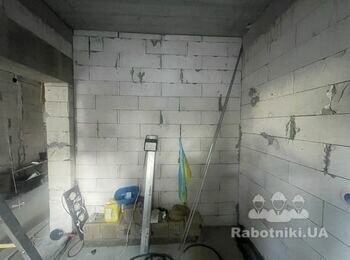 Штукатурные работы стен ванной комнаты частного дома 28 м2