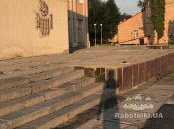 Влаштування парапету бруківкою