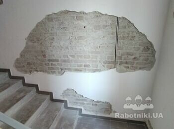 Потрібен маляр. На косметичний ремонт двох під'їздів.