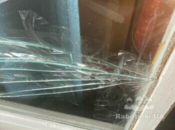 Заміна скла в дерев'яних дверях на балкон