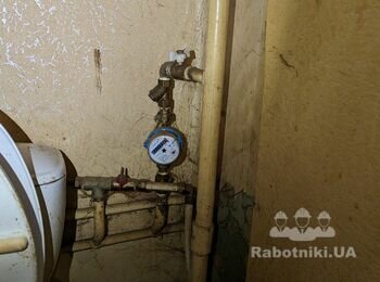 Сантехнік: туалет, ванна, кухня, батареї. Бюджет визначимо на місці.