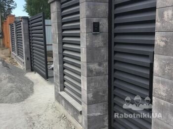 Монтаж паркану з блоку 40x20x20