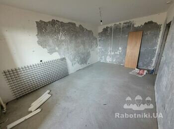Демонтаж чистової штукатурки у панельному будинку