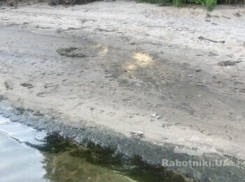 Різноробочі на берегоукріплення