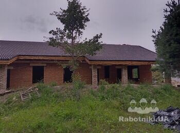 Кладка цегли облицювальної, на фото, будинок 24*9 висота 3.5 + фронтон