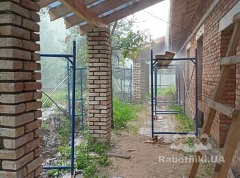 Кладка цегли облицювальної, на фото, будинок 24*9 висота 3.5 + фронтон