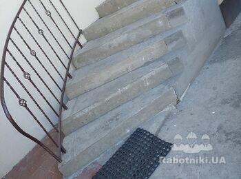 Укладання плитки на сходах