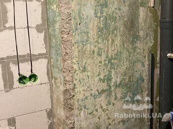 Зачистити болгаркою стіни від фарби і побілки по штукатурці