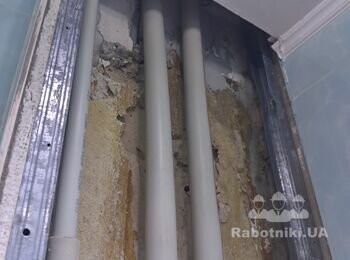 Зашить трубы в ванной и туалет