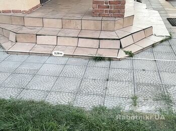 Укладання 20 кв. метрів плитки на ганку, демонтаж старої плитки
