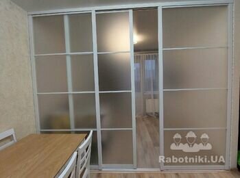 Изготовление стеклянной перегородки в гардеробную