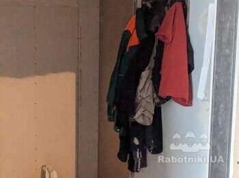 Підготовка стін під поклейку шпалер (шпаклівка) і поклейка шпалер
