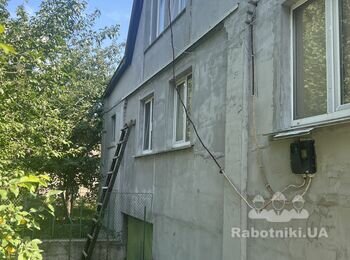 Нанесення фасадної штукатурки короїд