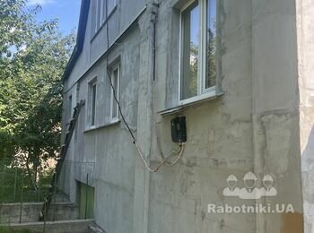 Нанесення фасадної штукатурки короїд